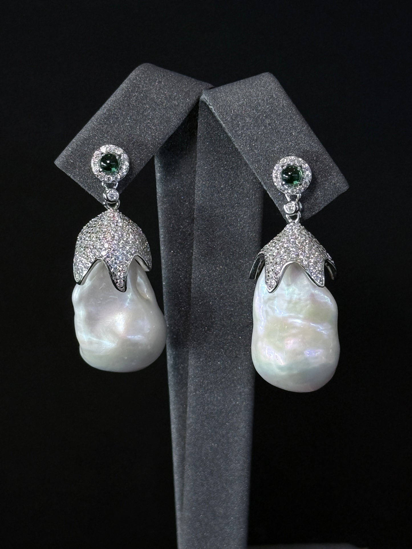 Sterling Silver Earring - Emerald Crown